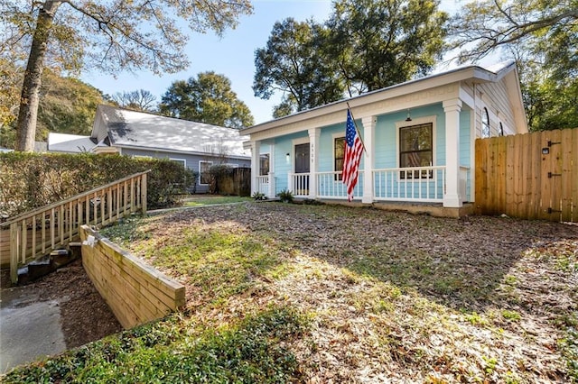 view of front of house featuring a porch