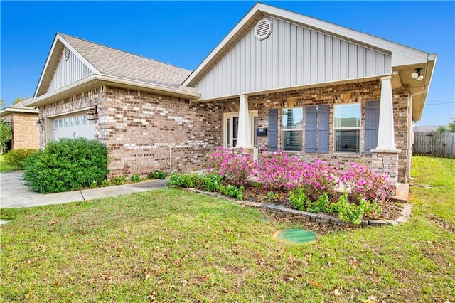 view of front of house featuring a front lawn and a garage