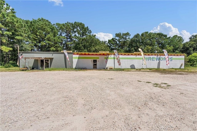 view of front of property