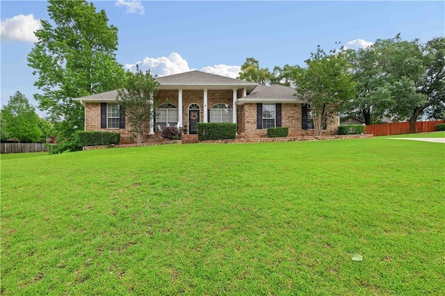 single story home with a front yard