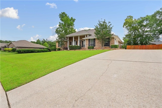 single story home with a front yard