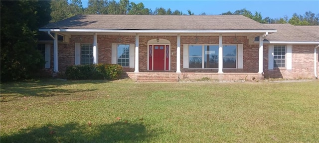 ranch-style house featuring a front yard