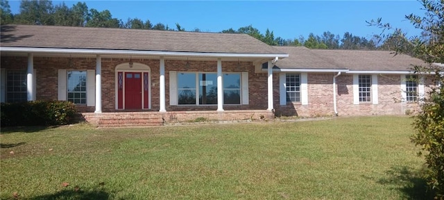 ranch-style home with a front yard