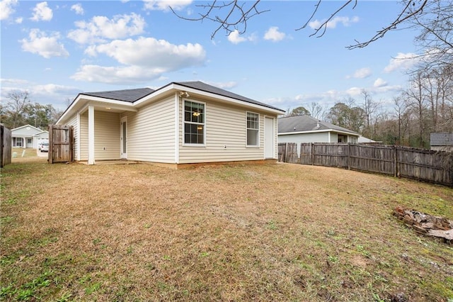 back of house featuring a yard