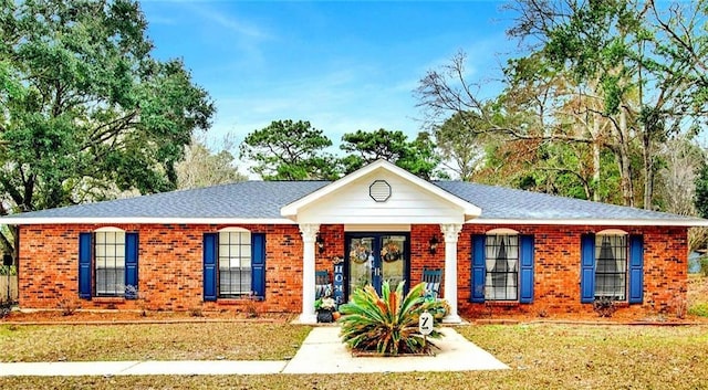 ranch-style house featuring a front lawn