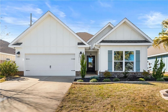 view of front of property featuring a garage and a front lawn