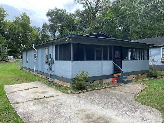 236 Bishop Phillips Ave, Mobile, AL 36608 - view of front of home with entry steps, a front yard, a sunroom, and crawl space