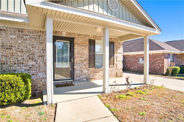 doorway to property with covered porch