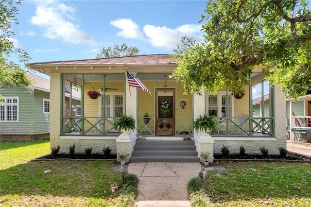 view of front of property featuring covered porch and a front lawn
