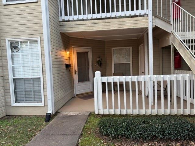 property entrance with a porch