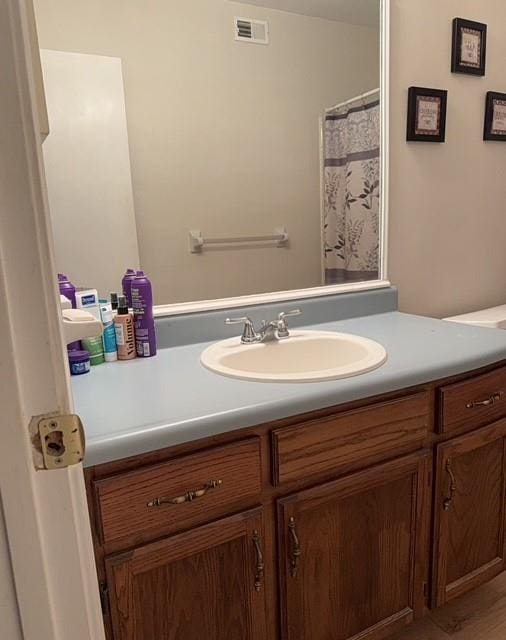 full bath featuring visible vents and vanity