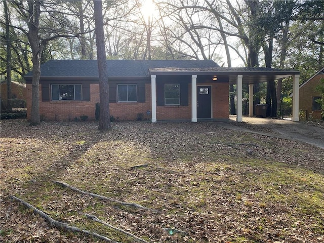 view of front of home featuring a carport