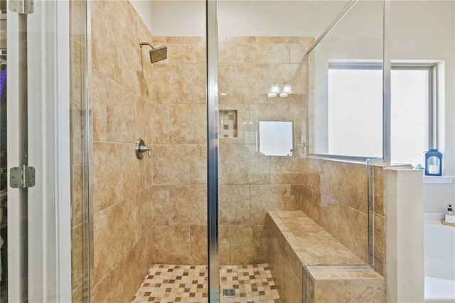 bathroom featuring a tile shower