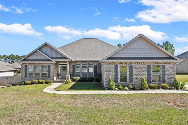 craftsman inspired home featuring a front lawn