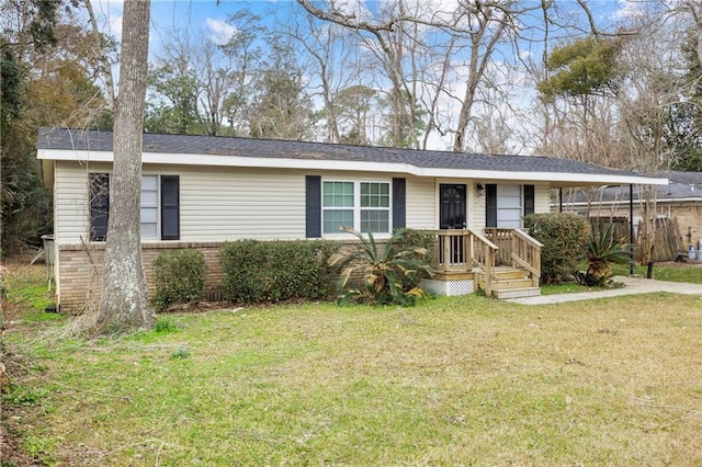 ranch-style house featuring a front lawn