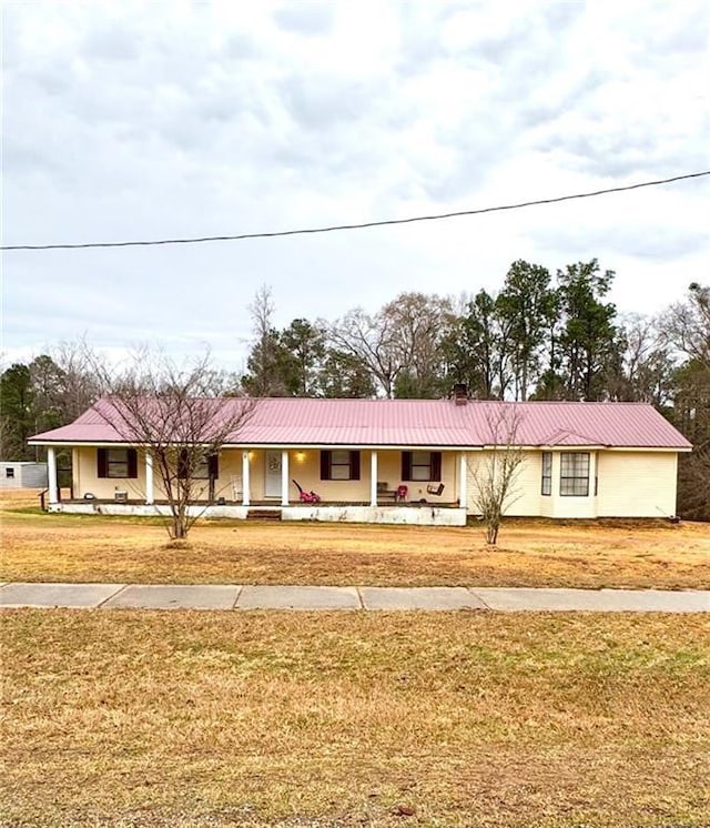 single story home with a porch and a front yard