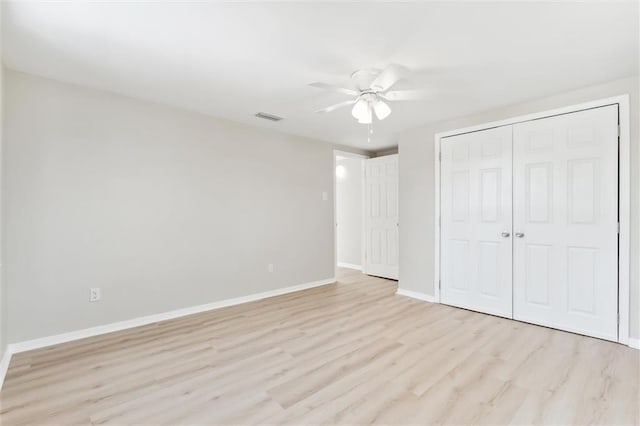 unfurnished bedroom with ceiling fan, light hardwood / wood-style floors, and a closet