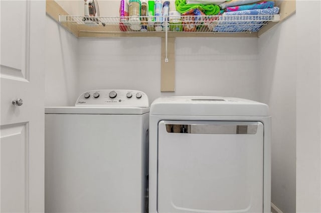 washroom featuring washing machine and clothes dryer