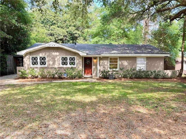332 Syracuse St, Mobile, AL 36608 - ranch-style house with brick siding and a front lawn