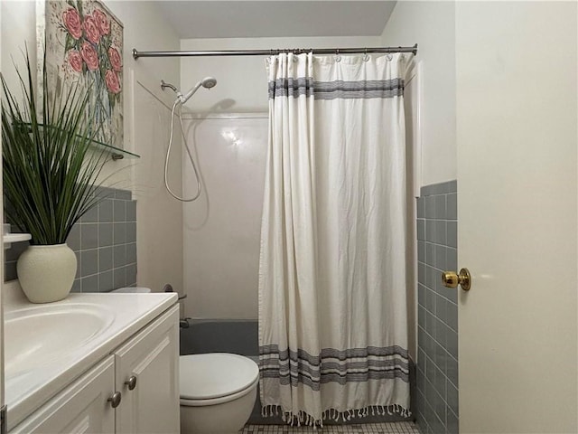 332 Syracuse St, Mobile, AL 36608 - bathroom featuring toilet, vanity, tile walls, and shower / bath combination with curtain