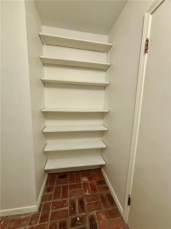 332 Syracuse St, Mobile, AL 36608 - view of walk in closet