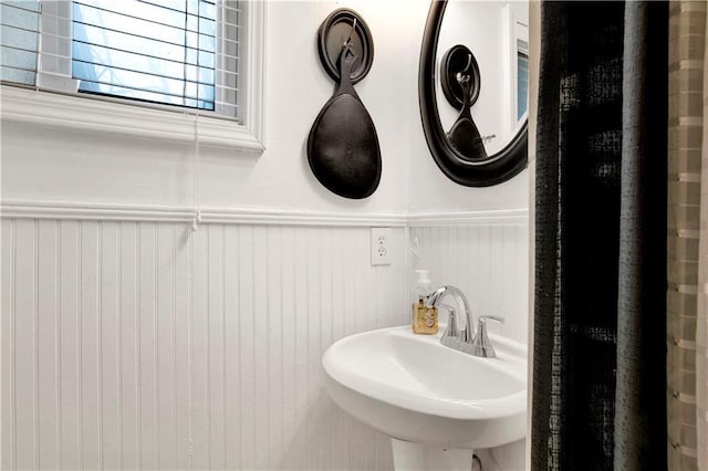 bathroom with sink