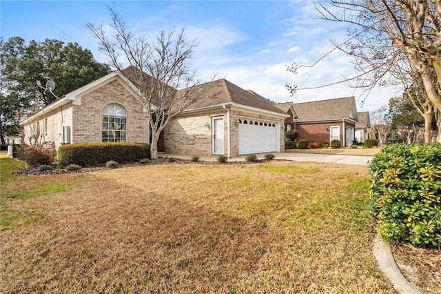 view of front of house featuring a garage and a front yard