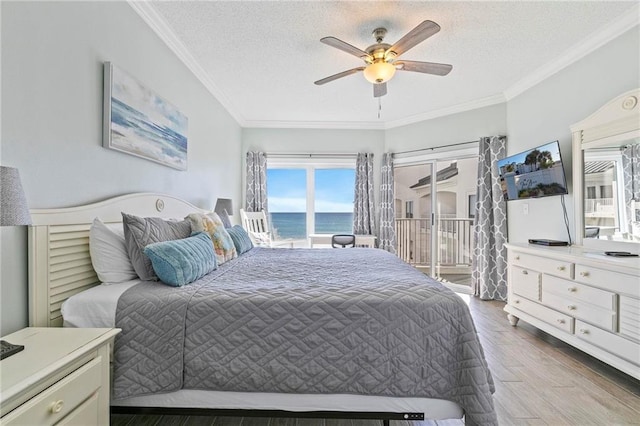 bedroom featuring a textured ceiling, hardwood / wood-style flooring, ceiling fan, and crown molding