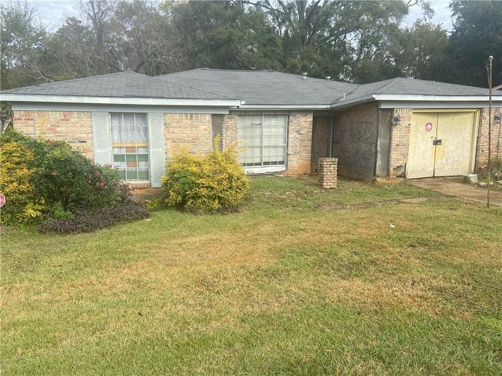 exterior space featuring a lawn