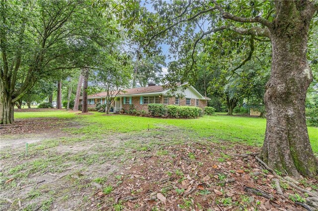 ranch-style house with a front yard