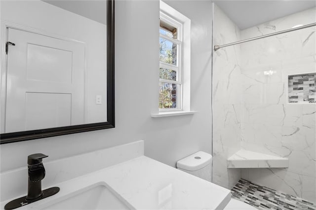 3158 Lees Ln, Mobile, AL 36693 - full bath with a marble finish shower, toilet, and a sink