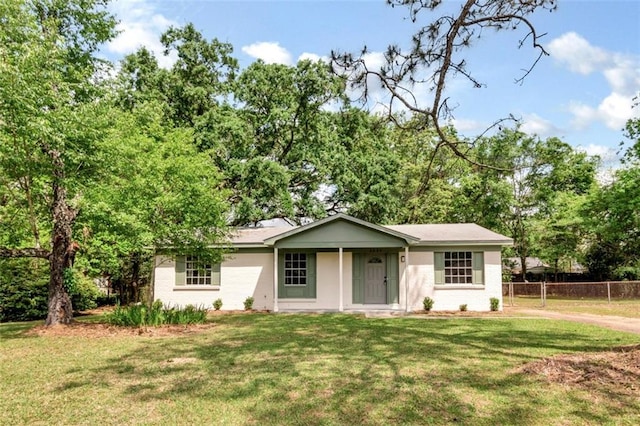 ranch-style house featuring a front lawn