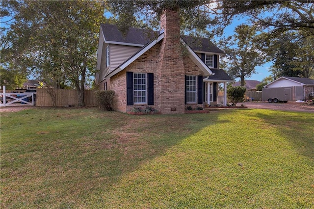 view of front of property with a front yard