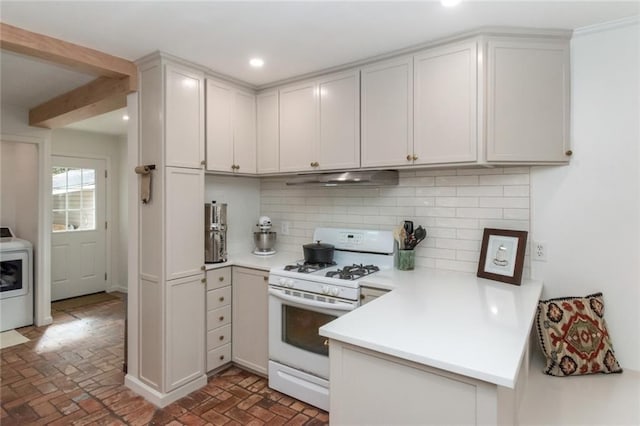 kitchen featuring tasteful backsplash, white gas stove, light countertops, recessed lighting, and a peninsula