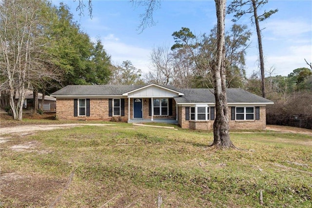 ranch-style house featuring a front lawn