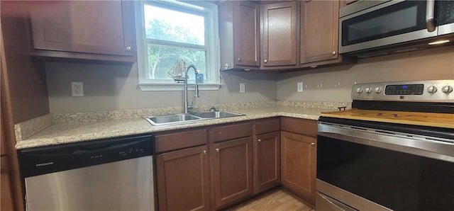 11150 Lakeside Cir, Grand Bay, AL 36541 - kitchen with appliances with stainless steel finishes, light countertops, and light wood-style flooring