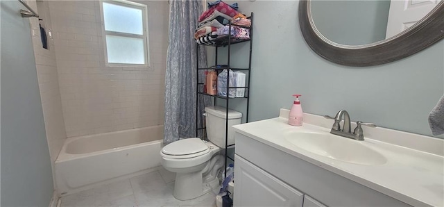 11150 Lakeside Cir, Grand Bay, AL 36541 - full bath featuring shower / tub combo and vanity