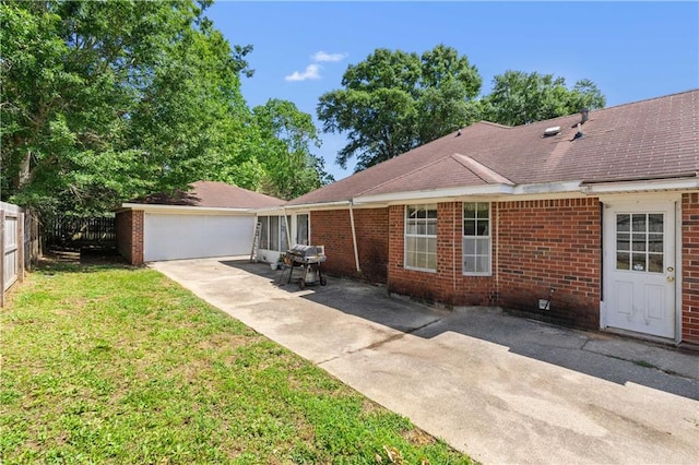 view of front of house featuring a garage and a front lawn