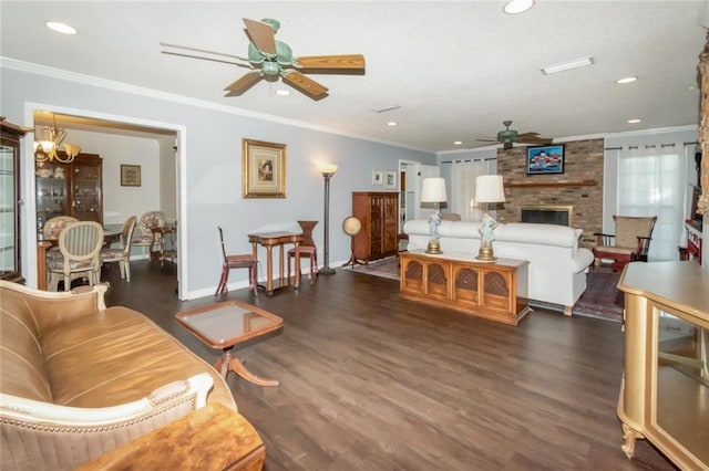 living room featuring dark wood-style flooring, a ceiling fan, and crown molding