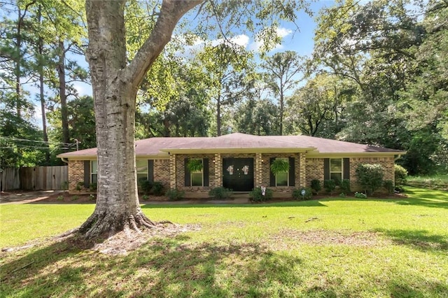 single story home with a front lawn