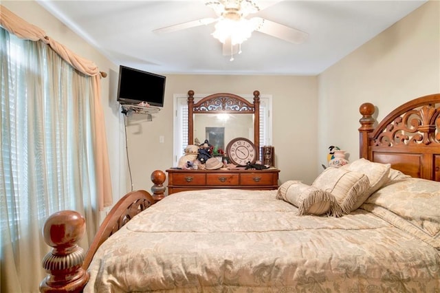 bedroom featuring ceiling fan