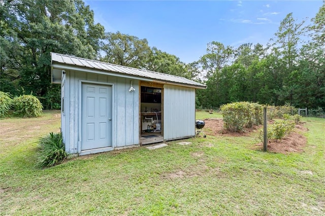 view of outdoor structure with a yard