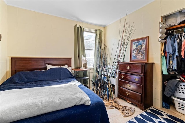 bedroom with a closet