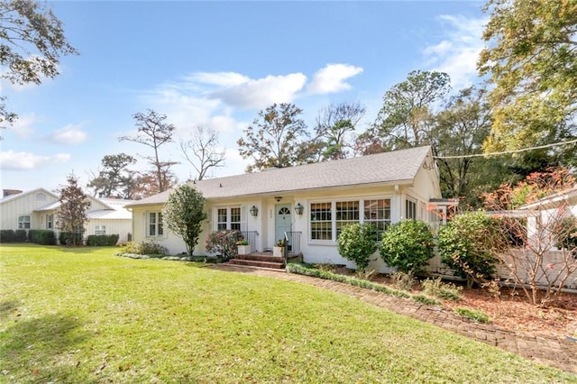 single story home featuring a front yard