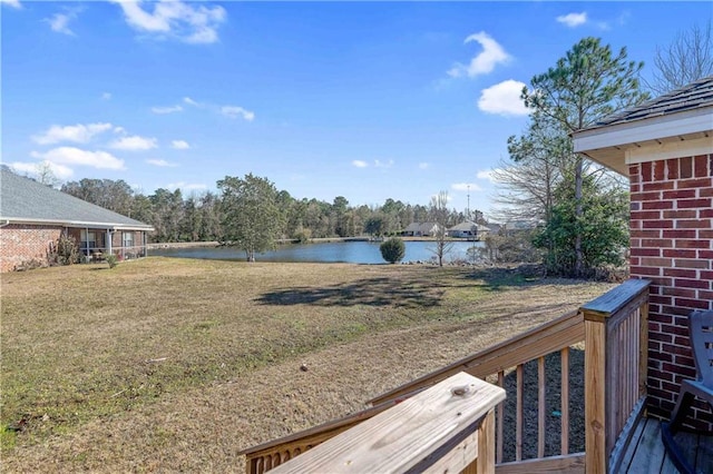 view of yard featuring a water view