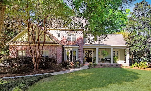 view of front facade with a front yard