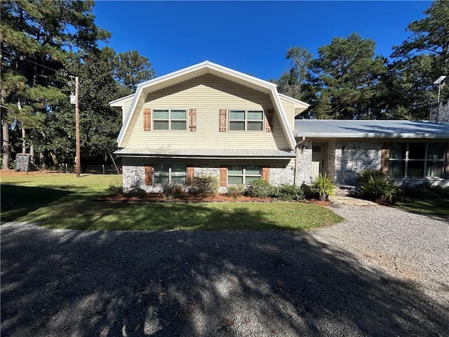 tri-level home with a front lawn