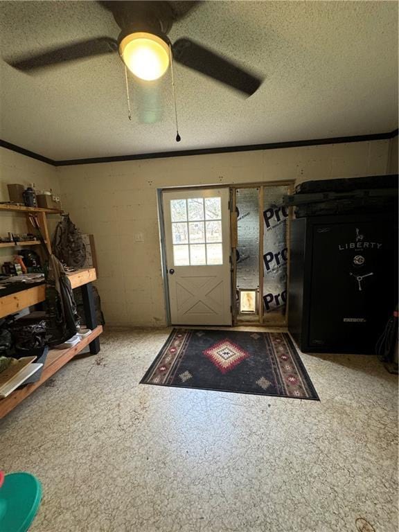 entryway featuring ceiling fan and a textured ceiling