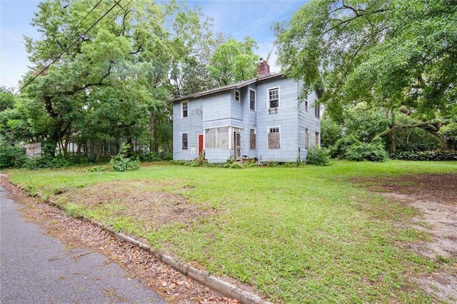 view of front of house with a front lawn