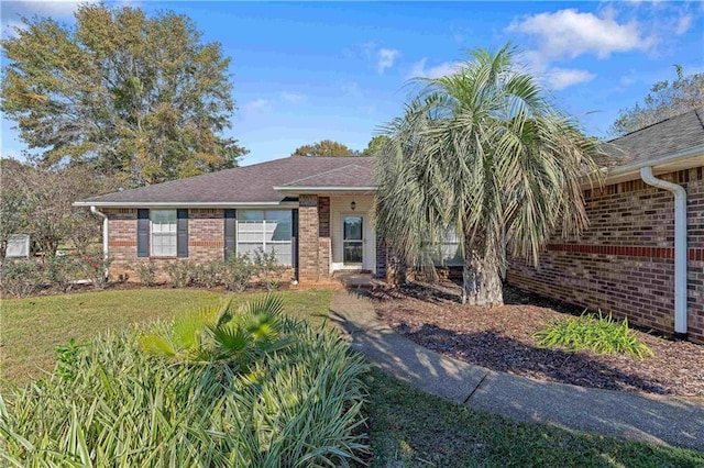 single story home featuring a front lawn